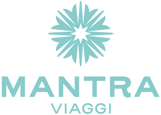 Questa immagine ha l'attributo alt vuoto; il nome del file è mantra-viaggi-logo-azzurro-verticale-min.png